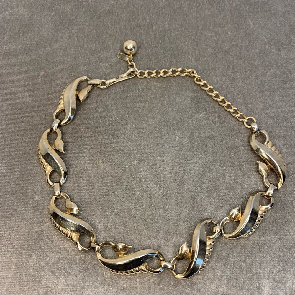 Tara vintage gold tone choker necklace